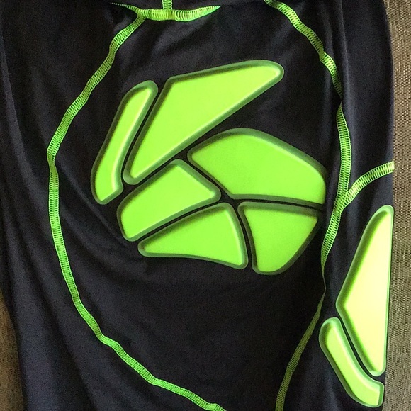 Protection compression shirt - Picture 4 of 6